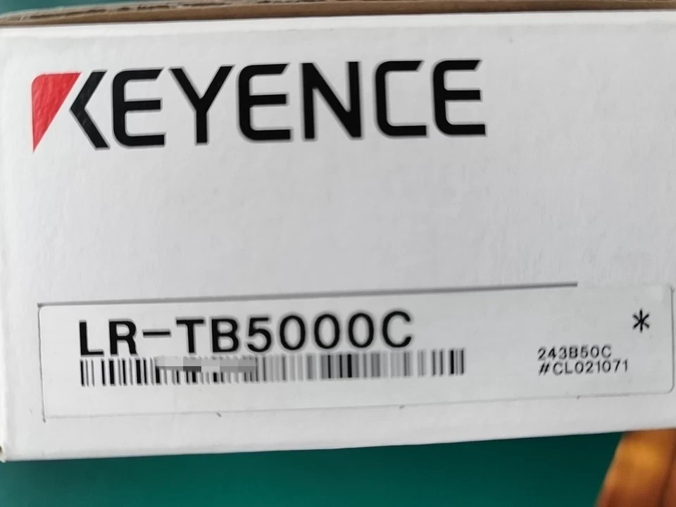 1PC NEW IN BOX KEYENCE LR-TB5000C Laser Sensor