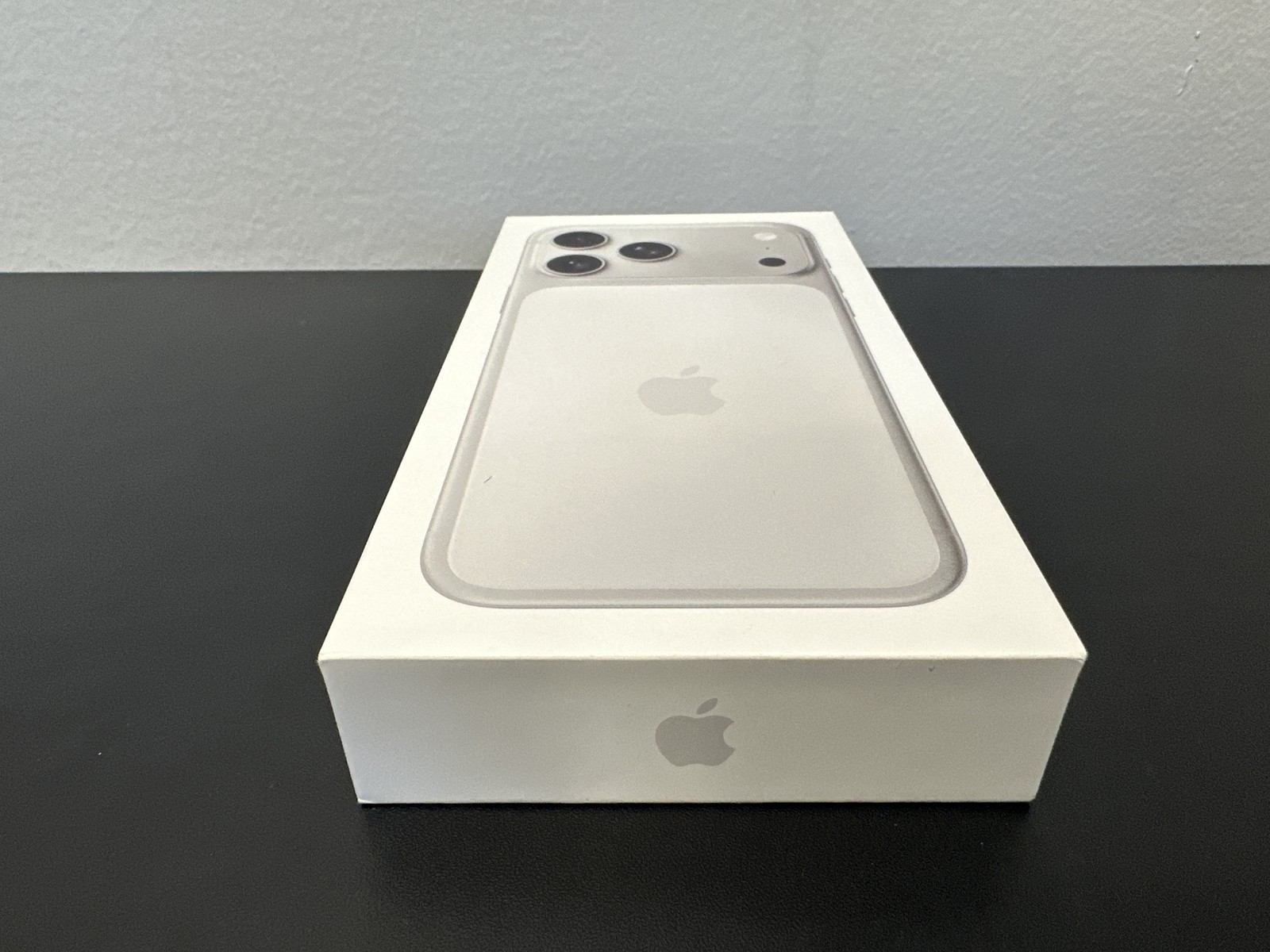 New Apple iPhone 17 Pro Max 2TB Silver (Verizon ONLY) *Never Used* Cycle 02