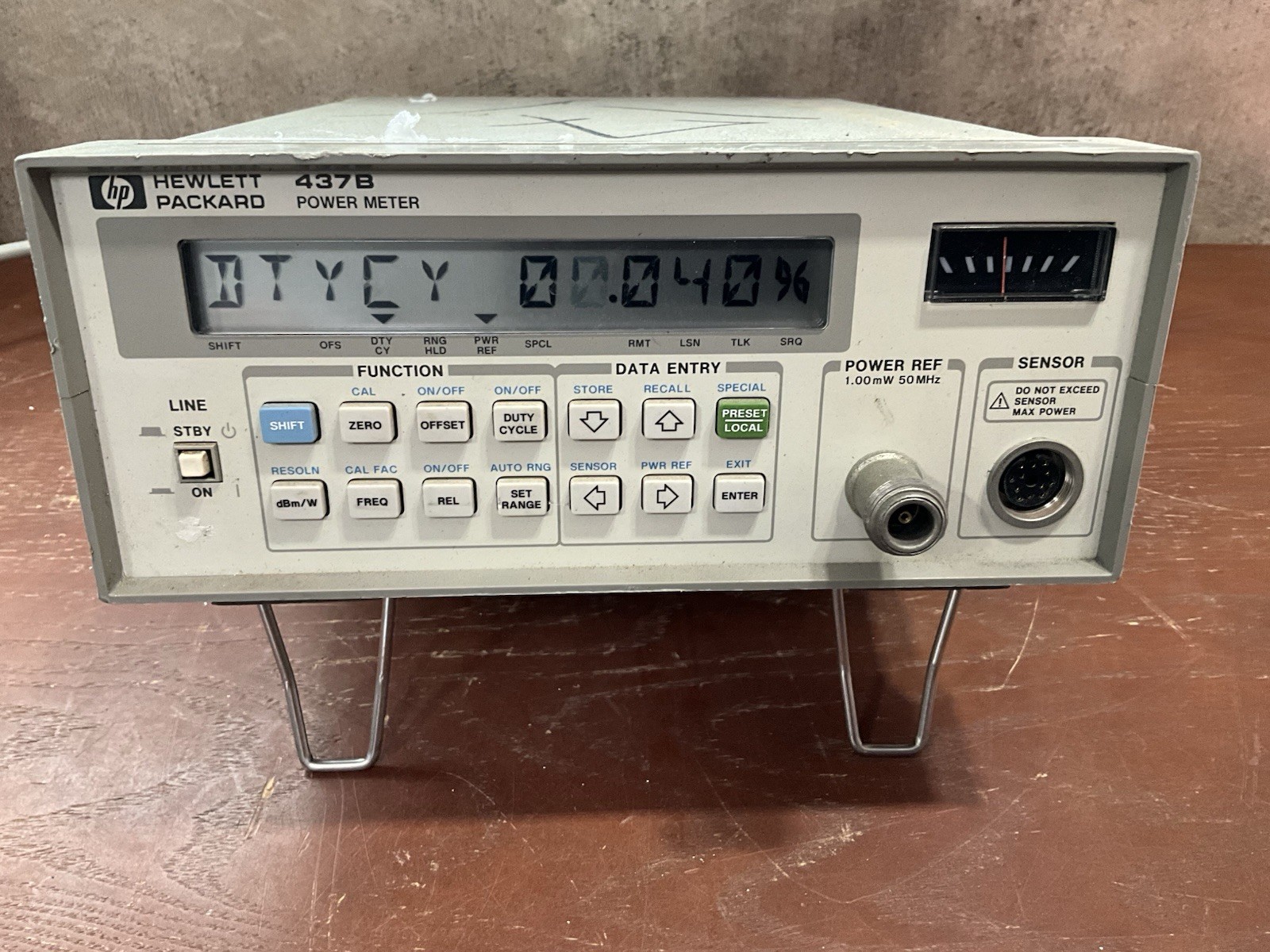 HEWLETT PACKARD 437B POWER METER POWERS ON